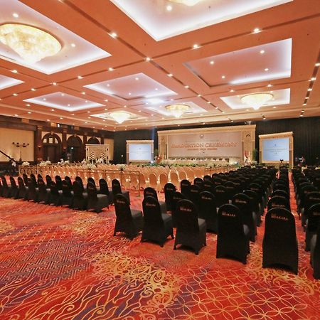 Hotel Bidakara Джакарта Экстерьер фото