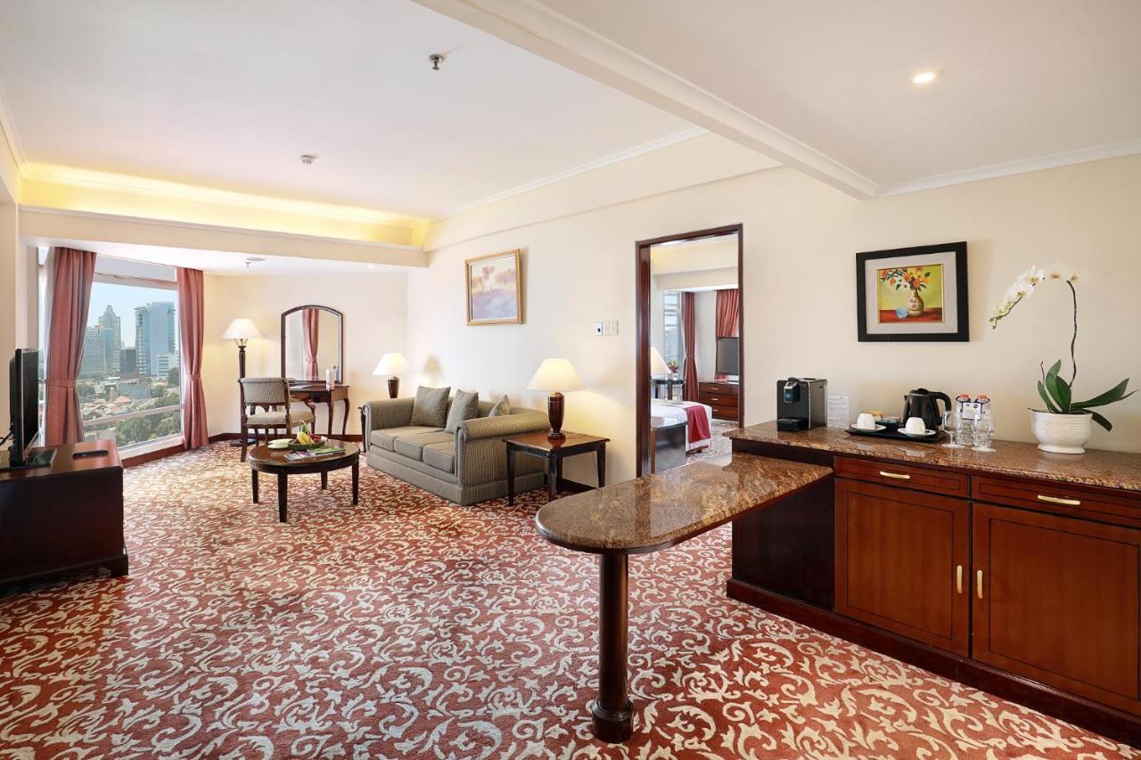 Hotel Bidakara Джакарта Экстерьер фото