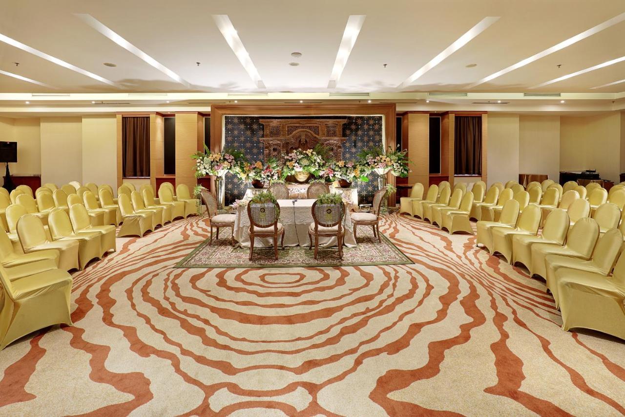 Hotel Bidakara Джакарта Экстерьер фото
