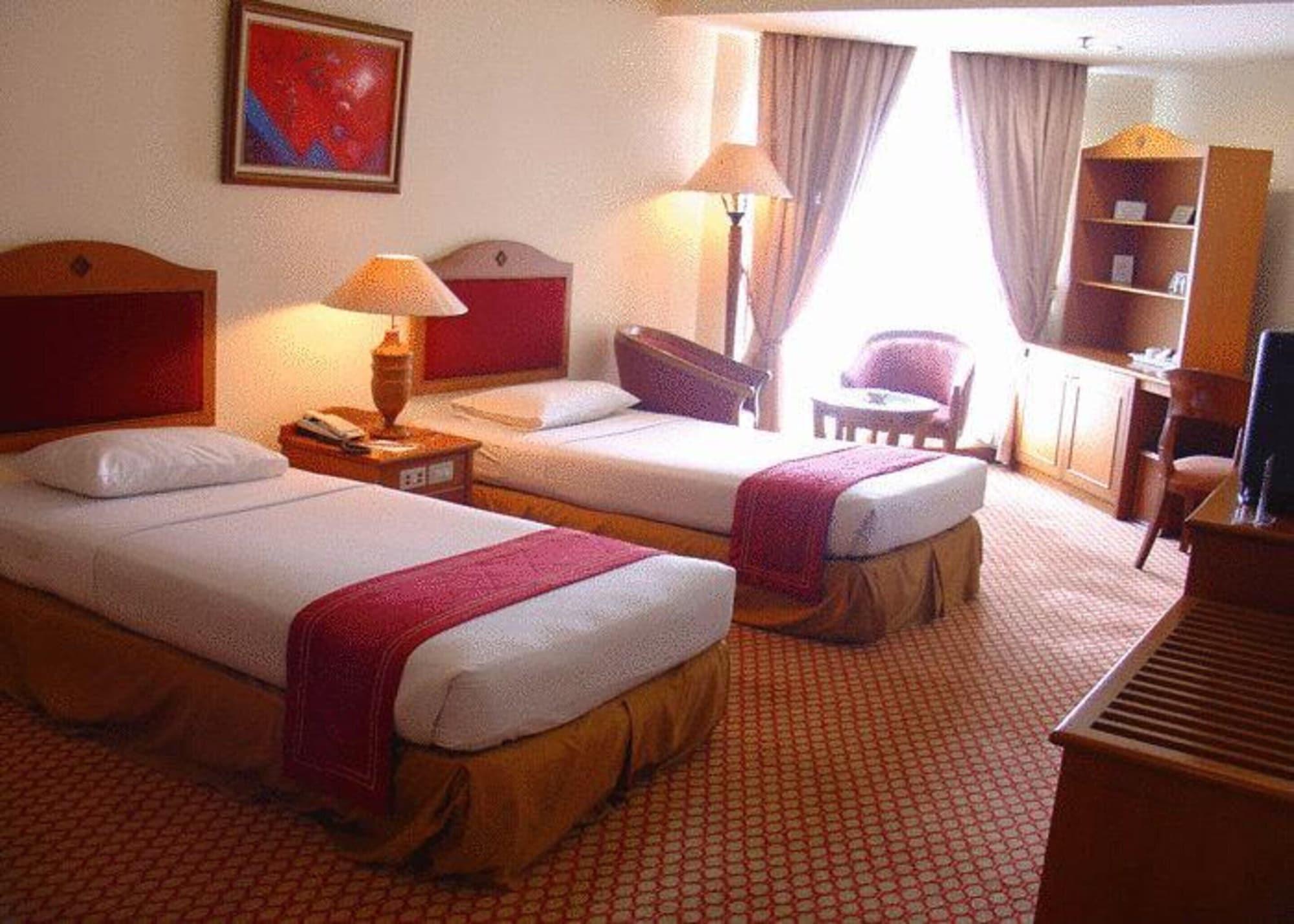 Hotel Bidakara Джакарта Экстерьер фото