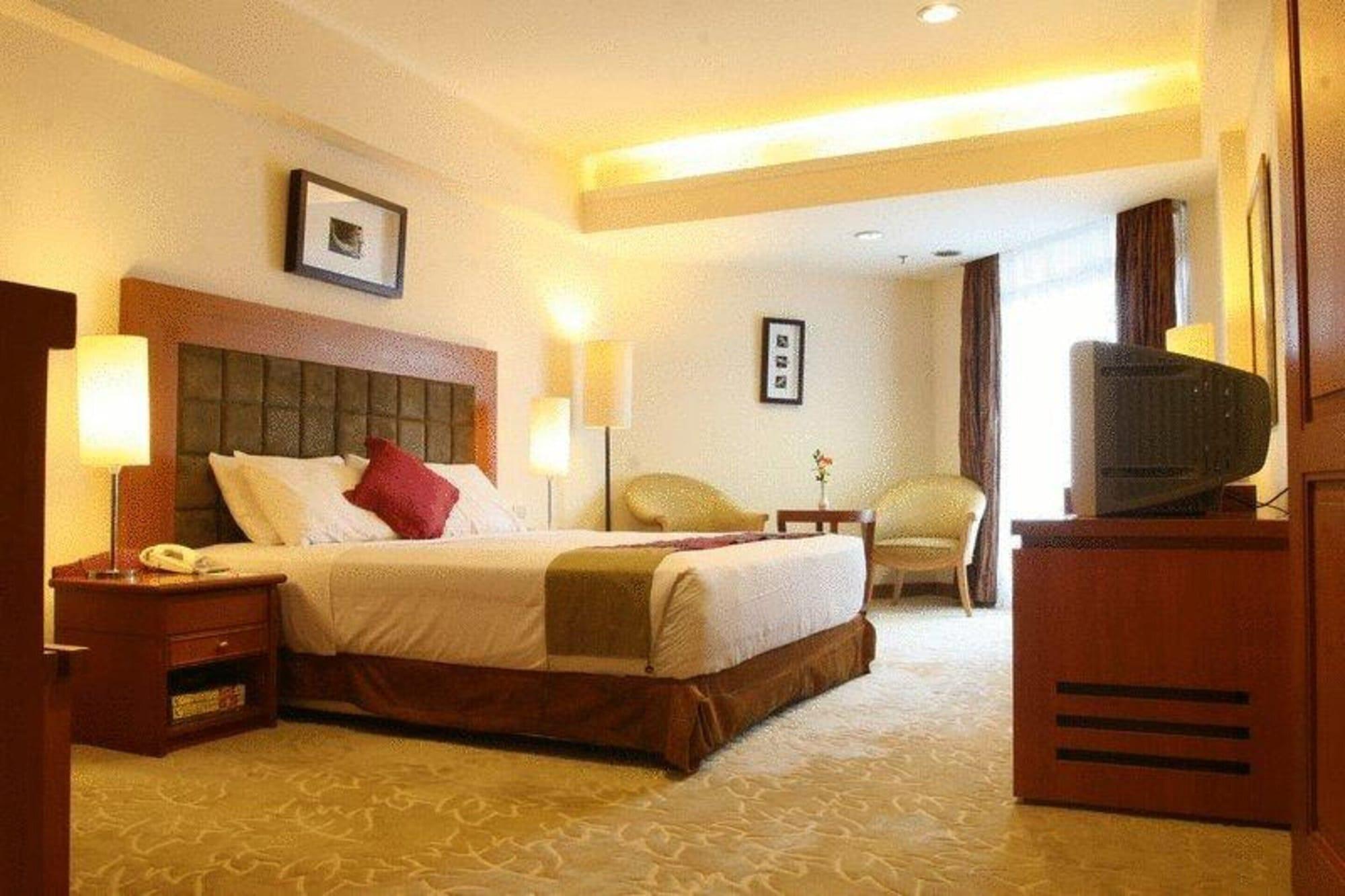 Hotel Bidakara Джакарта Экстерьер фото