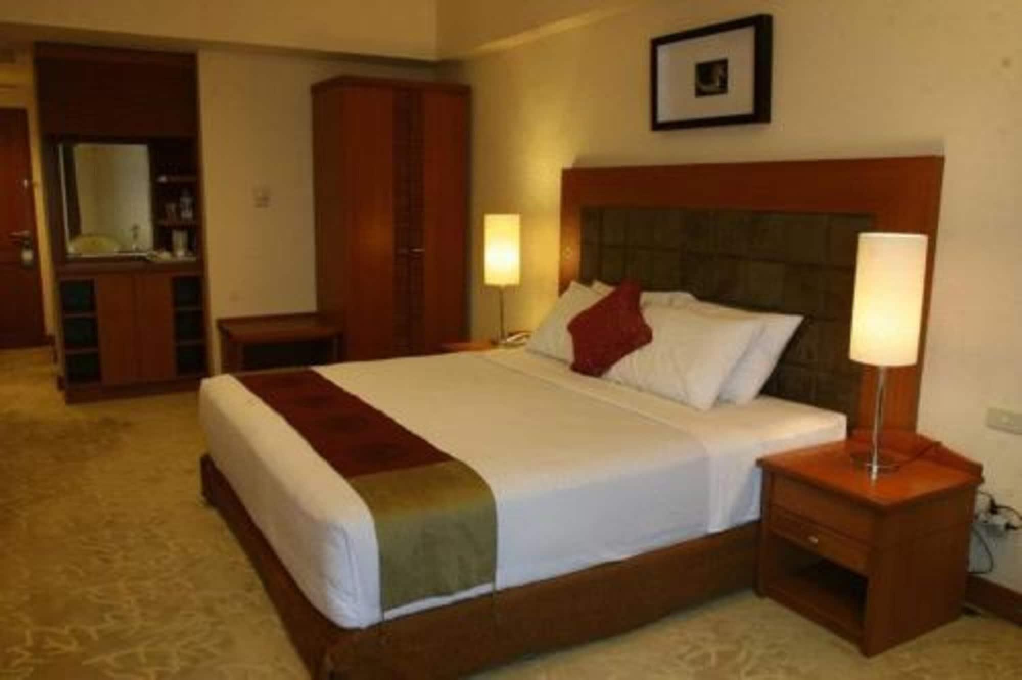 Hotel Bidakara Джакарта Экстерьер фото
