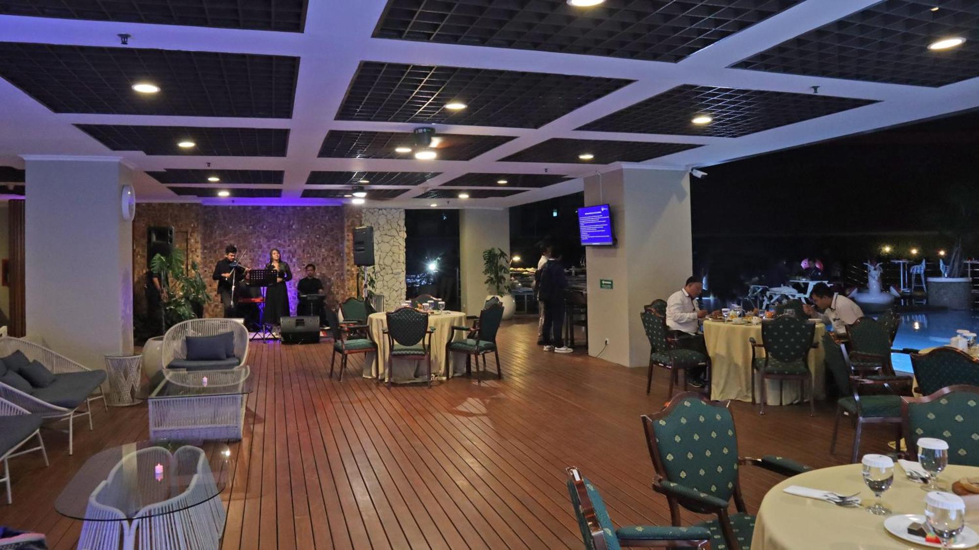 Hotel Bidakara Джакарта Экстерьер фото