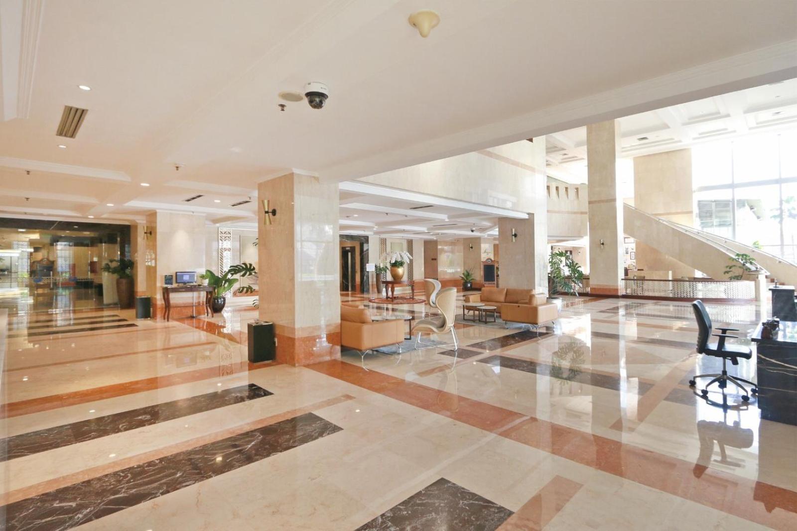 Hotel Bidakara Джакарта Экстерьер фото