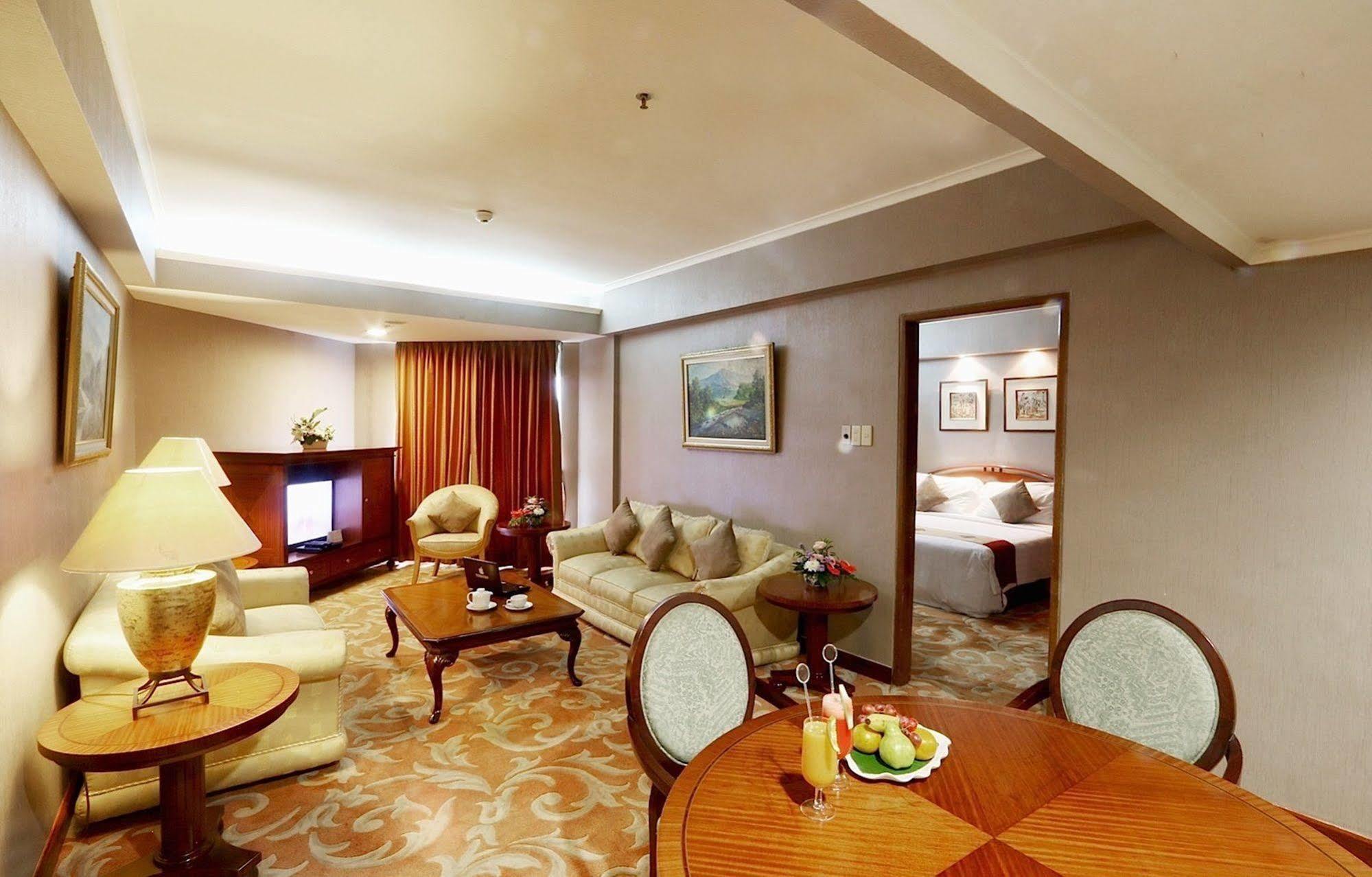 Hotel Bidakara Джакарта Экстерьер фото