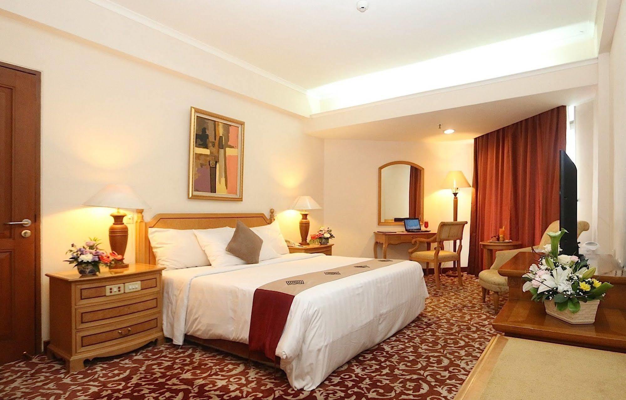 Hotel Bidakara Джакарта Экстерьер фото