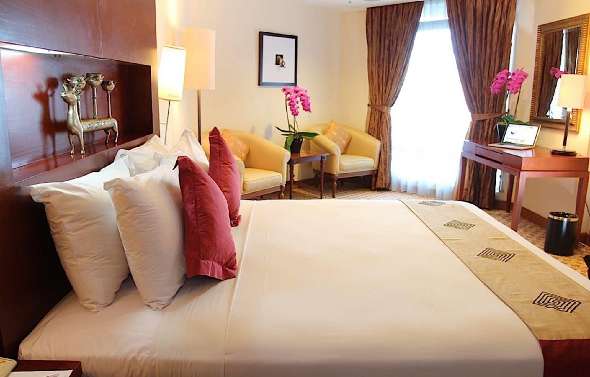Hotel Bidakara Джакарта Экстерьер фото