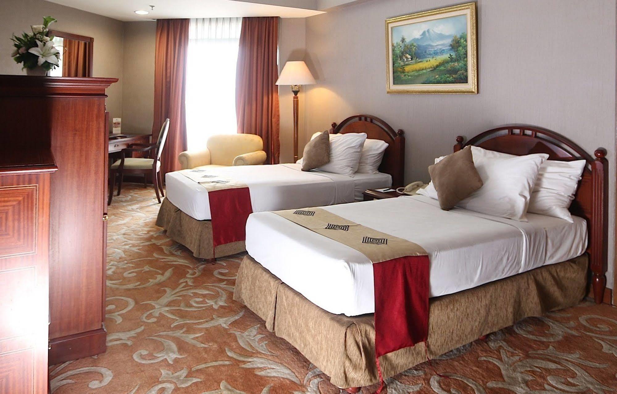 Hotel Bidakara Джакарта Экстерьер фото