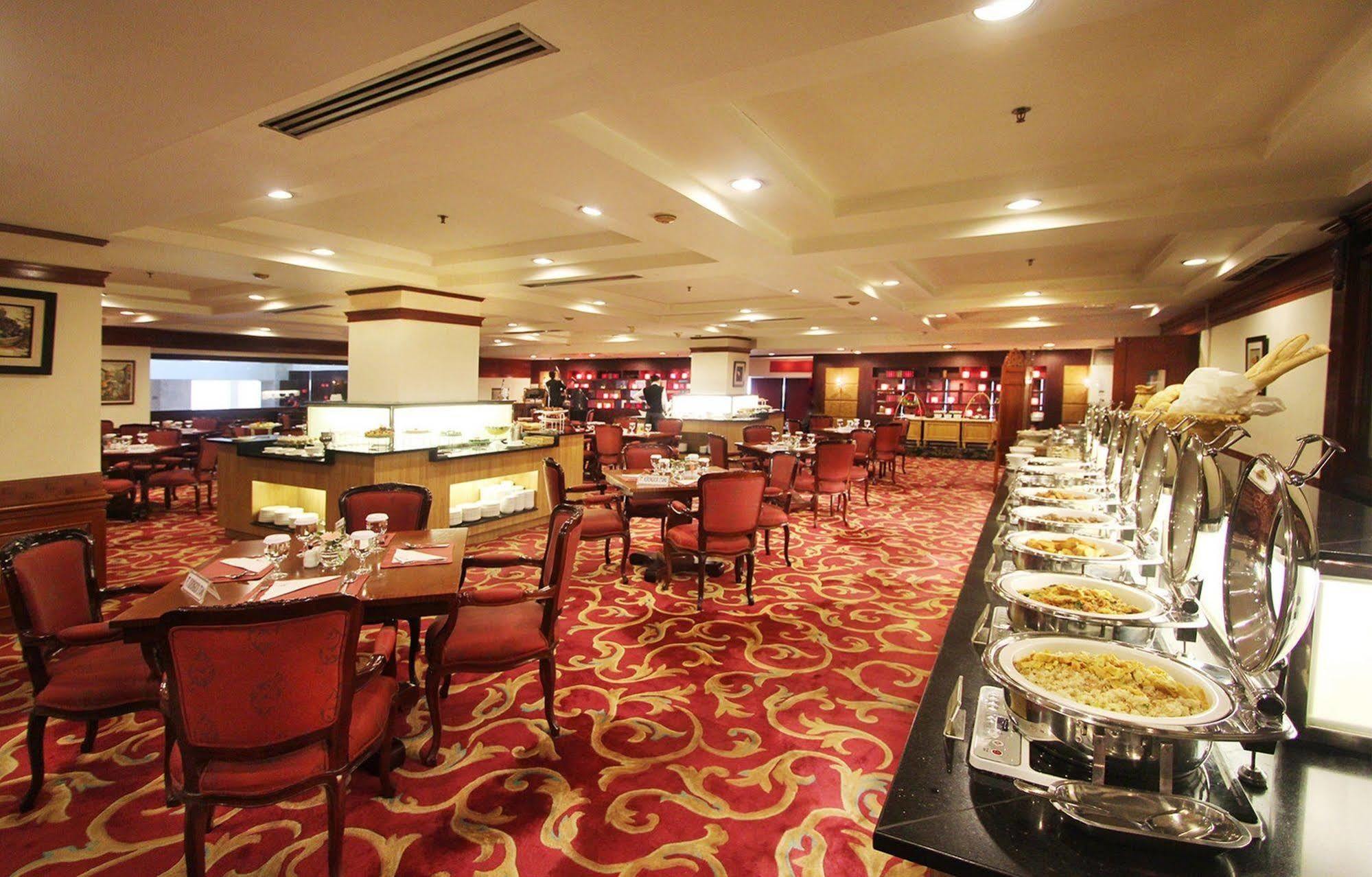 Hotel Bidakara Джакарта Экстерьер фото
