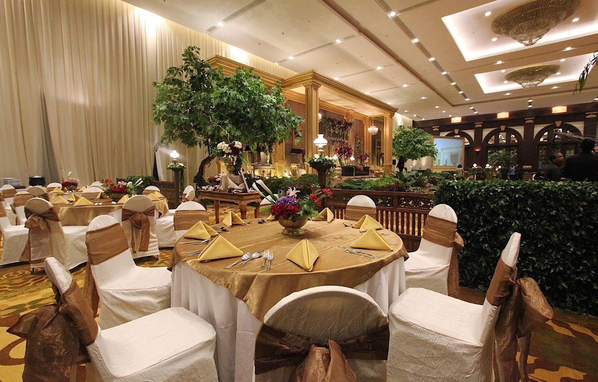 Hotel Bidakara Джакарта Экстерьер фото
